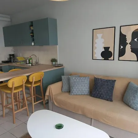 Centrally Located 2 Apartment Volos