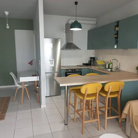 Centrally Located 2 Apartment Volos